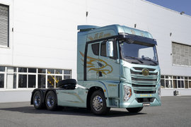 驾驶室堪称小宾馆 底盘配置真的香 国产旗舰重卡盘点(下)