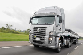 大众也有牵引车?460曼机VW星座了解一下 售价达86万 "方头四眼"很别致