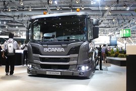 抬脚即可踏入车内！ 国外低入口驾驶室玩出新花样 国内适合吗？