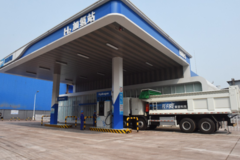 ������ȼ�ϵ�������м�������׼��̨��