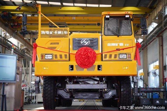 轮子比人高、150吨级的承载还是纯电驱动 红岩金刚矿霸正式下线