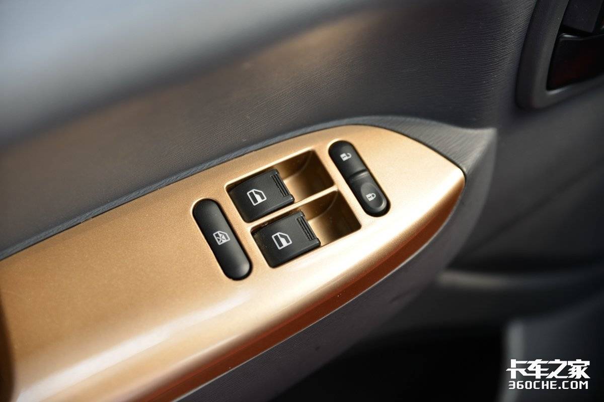 6款豪华中卡驾驶室大盘点 超一米大卧铺加持AMT等功能型配置 好爽！