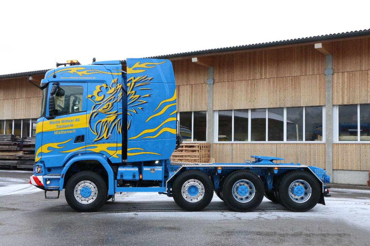 能拉250吨 背挂油箱储气罐 这辆斯堪尼亚8X6堪称大件运输的