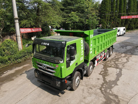 红岩杰狮C6一身“卸”数 驰骋砂场没难度