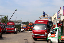 新规落地已过3个月！ 新仓栅车为啥没动静？ 老车滞销新车难登场