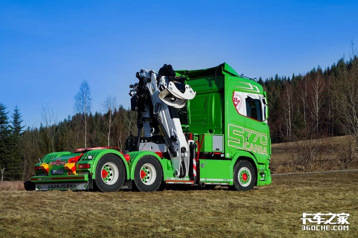 770匹大马力还带起重机 公路之王斯堪尼亚S770还是木材运输之王！