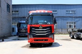 开前四后八配豪华内饰 还有AMT加持 重汽MAX很豪横！