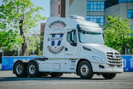 长头生活舱洗澡做饭样样行！把家搬进卡车就看乘龙T7旅行家