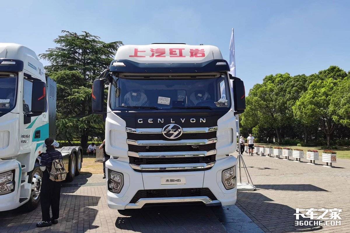 上海燃料电池汽车示范应用首批发车