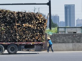 国务院重磅发声！超载将入刑 严打百吨王、大吨小标 严查货运平台...