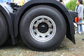 295/80R22.5对决12R22.5 它两孰强孰弱?