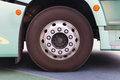 295/80R22.5对决12R22.5 它两孰强孰弱?