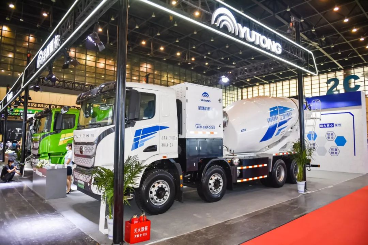 氢力而为  宇通重卡携新产品氢燃料车型亮相郑州新能源汽车博览会
