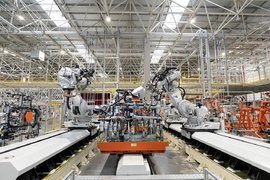 探秘四年争第一的背后！百家媒体参观中国重汽智能网联项目