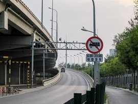 ���ѱ��ϣ�С�����������ȡ��λ������λ��С�Ĵ������ɺ��ߣ�