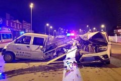 С����С�ͳ���ײ ˫����ʻԱ������