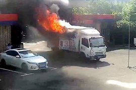 消防接到“上门业务” 货车着火直接开进消防站送火上门