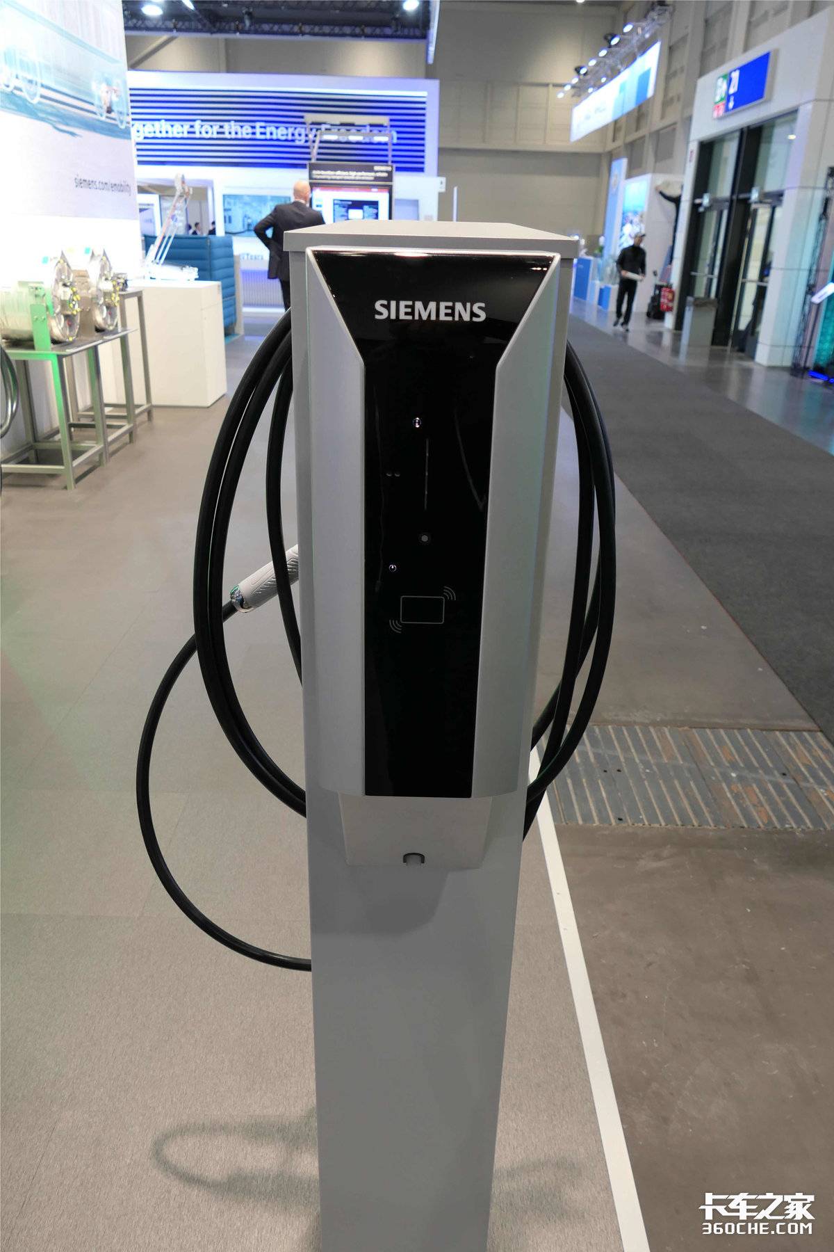 2022汉诺威车展： 西门子亮相全新紧凑型充电桩和新一代电机平台