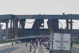 珠三角环线高速路在建工程事故最新通报：被压货车司机无碍 1工人送医