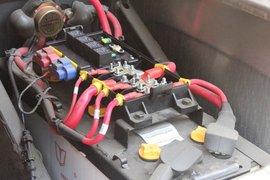 搭电两线一连就行？电瓶用好好的为何会亏电 这些事项需注意