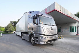 百公里17.4升 一年多赚超13万 定位快递运输的解放J6E凭啥这么省？