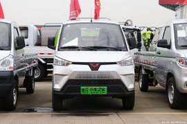 充电快续航长 五菱打造国民电动微卡