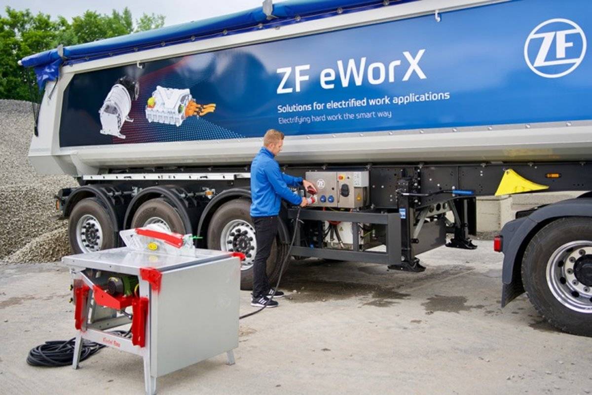 纯电卡车液压机构如何“取力”？ 采埃孚eWorX上线 还能手机操控！