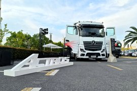 梦想座驾终国产！原汁原味还原顶尖重卡 抢鲜看国产奔驰新Actros