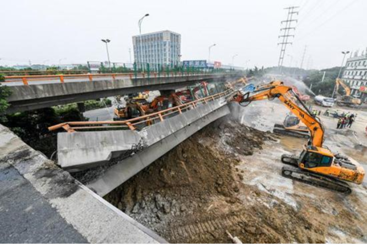四川恩广高速突发山体岩石崩塌致桥梁受损，3人受轻伤_达州_事件_车辆
