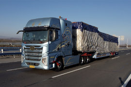 96年的A证老司机李腾飞：向往的生活 从启动解放鹰途生活舱开始！