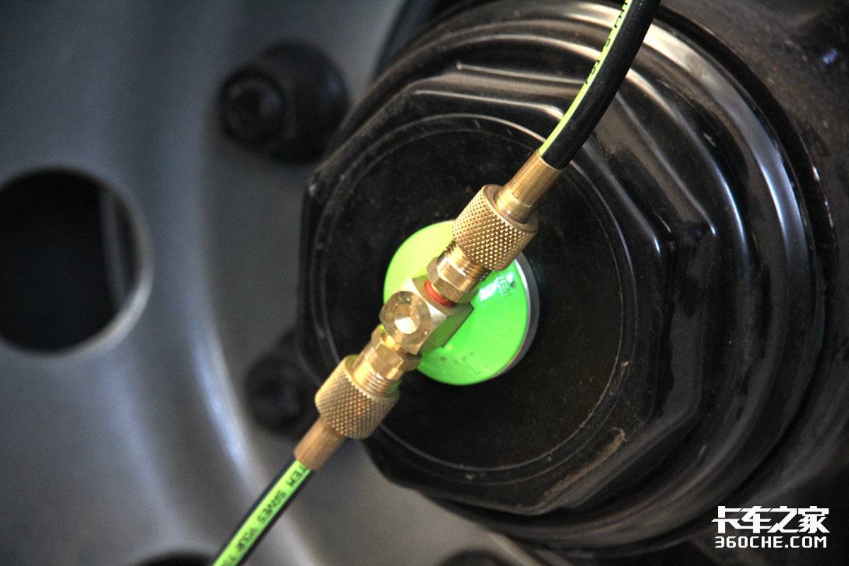 还在敲轮胎检查胎压？ 这三项配置堪称防爆胎神器 你车上有几个？