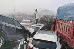 ͻ��������֣�»ƺӴ���200�೵��ײ