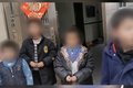 4个熊孩子 在高速上追逐打闹 险遭碾压