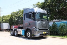国产顶配重卡对决 680马力德龙X6000VS660马力银河 干线物流选谁?