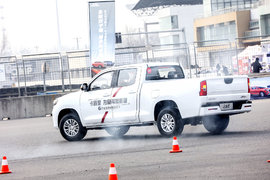 2.0L强劲匹配 6万级工具皮卡自带舒适驾乘 北汽制造卡路里很有面子