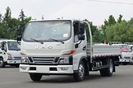 2.5升机动力加持 6万公里长换油 骏铃V5轻卡额载超1.7吨