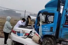 ����һ�γ�������ײ�� ����2������