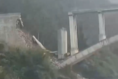 ���У��������ݲ�ͷ���ŵ�һ������̮��