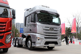 660马力+3200扭矩 最大马力解放J7牵引车年会曝光！