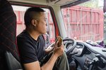 识别疲劳抽烟打电话 驾驶室监控很烦人?