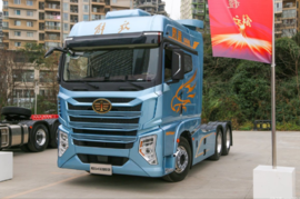 能做饭可洗澡 有大床还能看电视 这四款高端牵引车圆你房车梦！