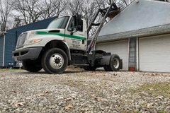 ���ٿ����˹���ɫ��ǣ�����Դ��泵�豸