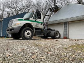 能让叉车司机下岗! 牵引车可自带叉车设备? 一辆车能挣两份钱!