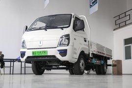 300km以上续航 额载1.5吨以上 自带ECO模式 豪沃小将VS锋锐V5E