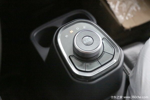 300km以上续航 额载1.5吨以上 自带ECO模式 豪沃小将VS锋锐V5E