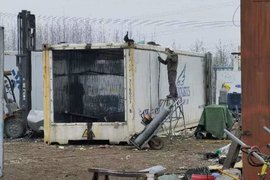 绿通集装箱严控4米 厢厂降高度订单爆满 卡友花1万改装还得住在车里等
