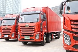 全部超过300马力! 这四款三轴车谁更香? 解放东风重汽欧曼