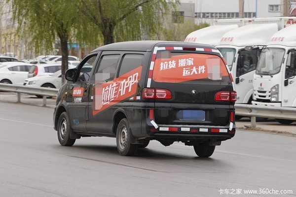 货运平台不该成"帮凶" “客载货”车辆71%贴着某拉拉广告