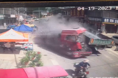 7��10�� ɽ��һ����ʧ��ײ���򳵺���Ⱥ