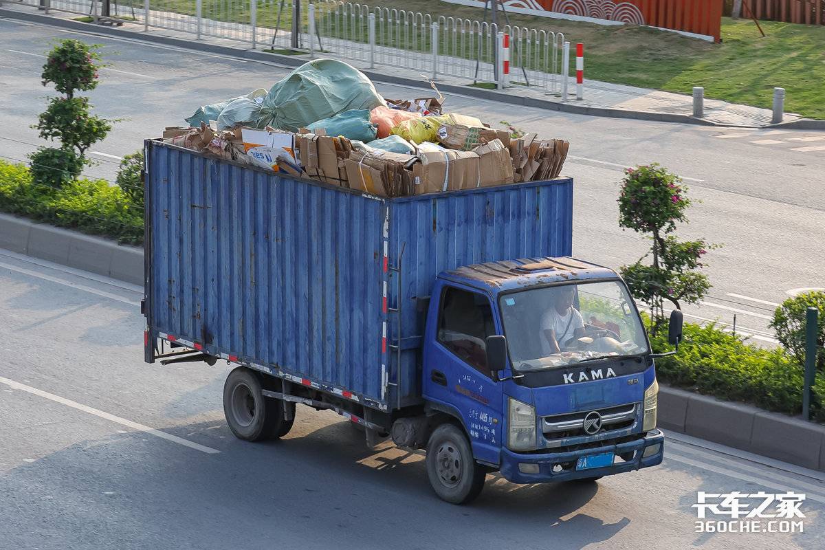 割開車頂超高裝貨？被抓**罰2萬元！